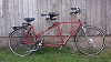 Violettes Damen Herren Tandem, 28 Zoll, 40-er Reifenbreite, Rahmenhöhen: vorne 56,5, hinten 54,5, Länge des Tandems: 250cm